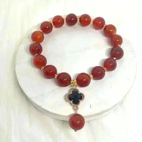 Natural Agate Four Leaf Clover Pendant Bracelet in Rust Red Orange - Picture 6 of 6